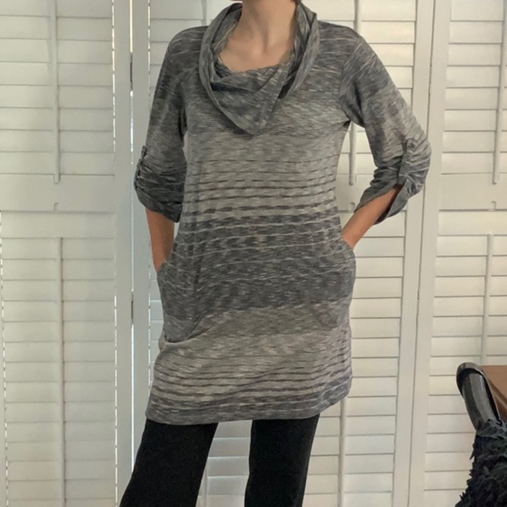 Max Studio Size Small Tunic Top